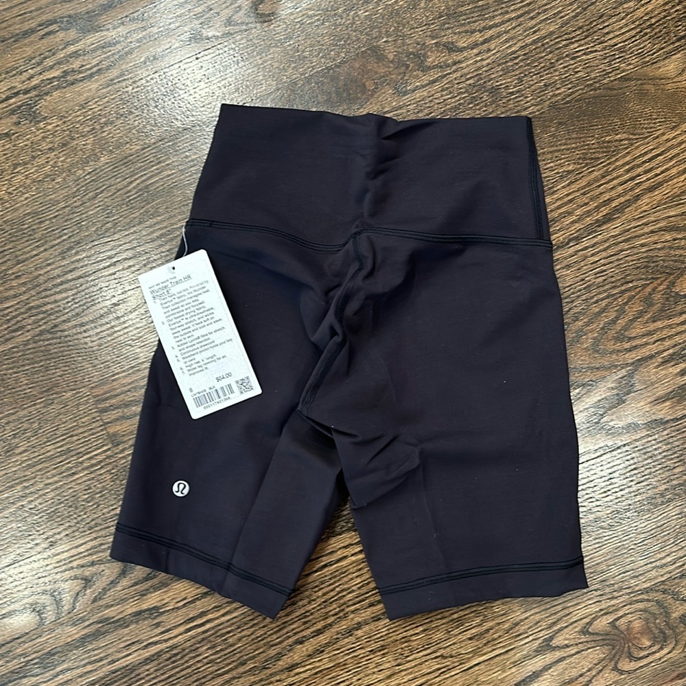 Wunder Train High-Rise Short 8" - size 6